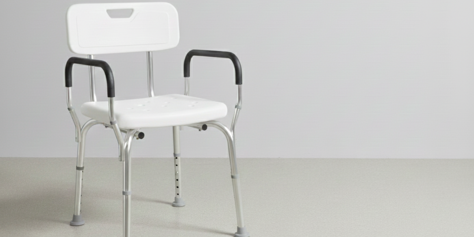Douchestoel of douchekruk huren of kopen? Waarom zelf kopen vaak de slimme keuze is