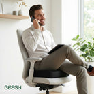 GEASY ergonomisch zitkussen in gebruik op bureaustoel voor comfortabel langdurig zitten
